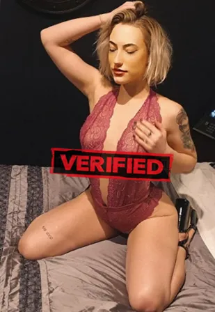 Andrea tits Encontre uma prostituta Real